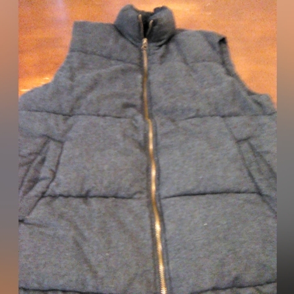 GAP Down Dk. Gray Puffer Vest - Picture 1 of 4